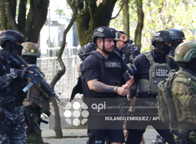 SALCEDO ACUDE A FISCALIA GENERAL