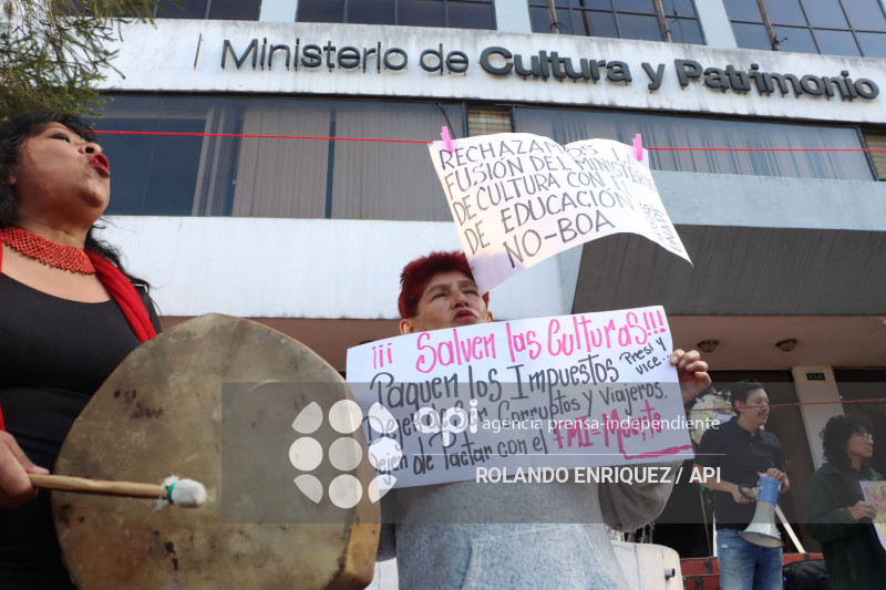 PROTESTA FUSION MINISTERIO CULTURA