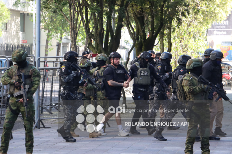 SALCEDO ACUDE A FISCALIA GENERAL