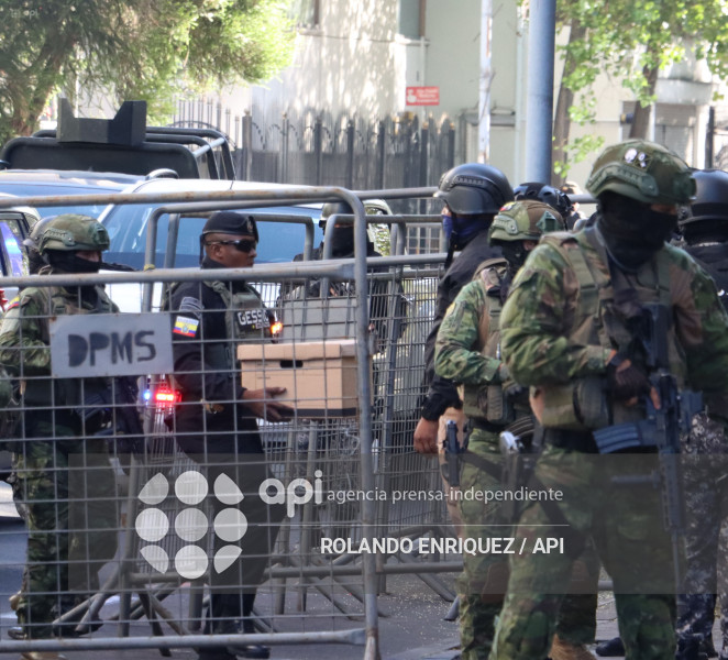 SALCEDO ACUDE A FISCALIA GENERAL