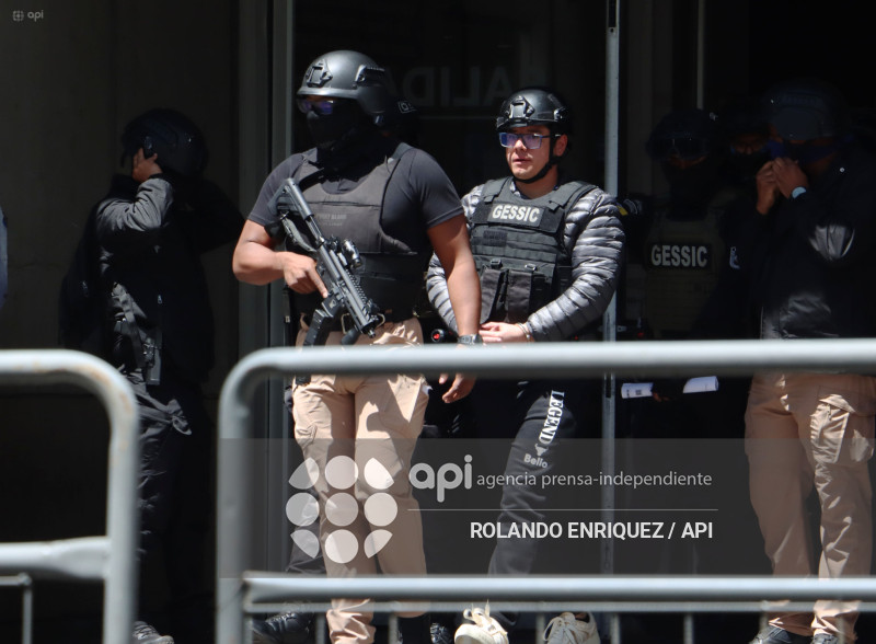 SALCEDO ACUDE A FISCALIA GENERAL