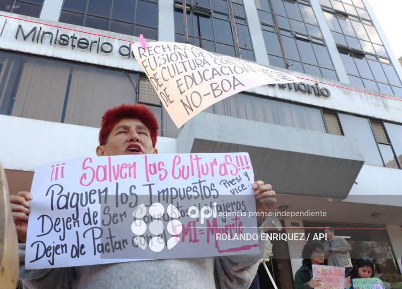PROTESTA FUSION MINISTERIO CULTURA