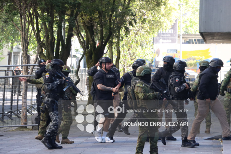 SALCEDO ACUDE A FISCALIA GENERAL