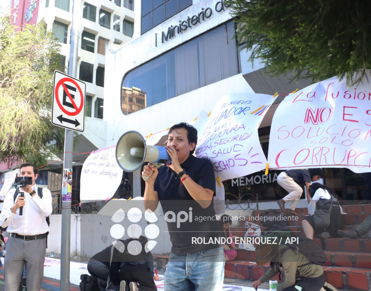 PROTESTA FUSION MINISTERIO CULTURA