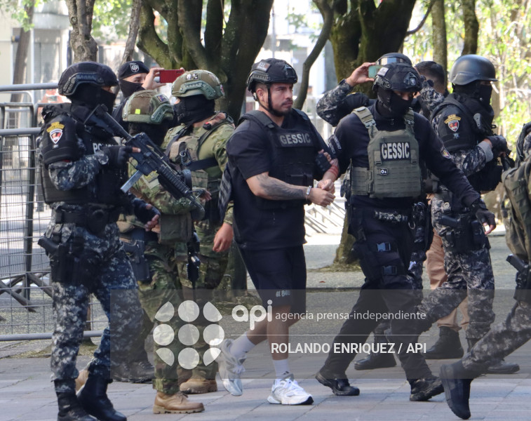 SALCEDO ACUDE A FISCALIA GENERAL