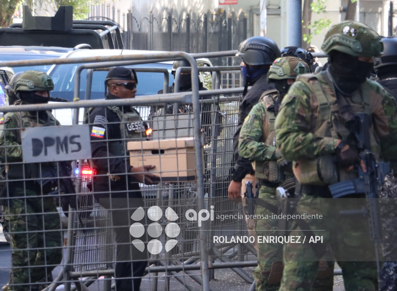 SALCEDO ACUDE A FISCALIA GENERAL