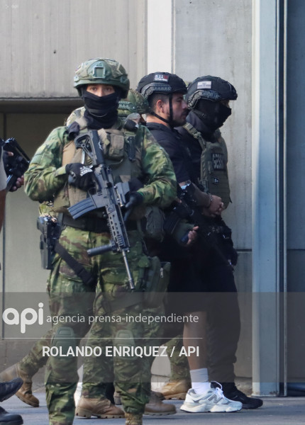 SALCEDO ACUDE A FISCALIA GENERAL