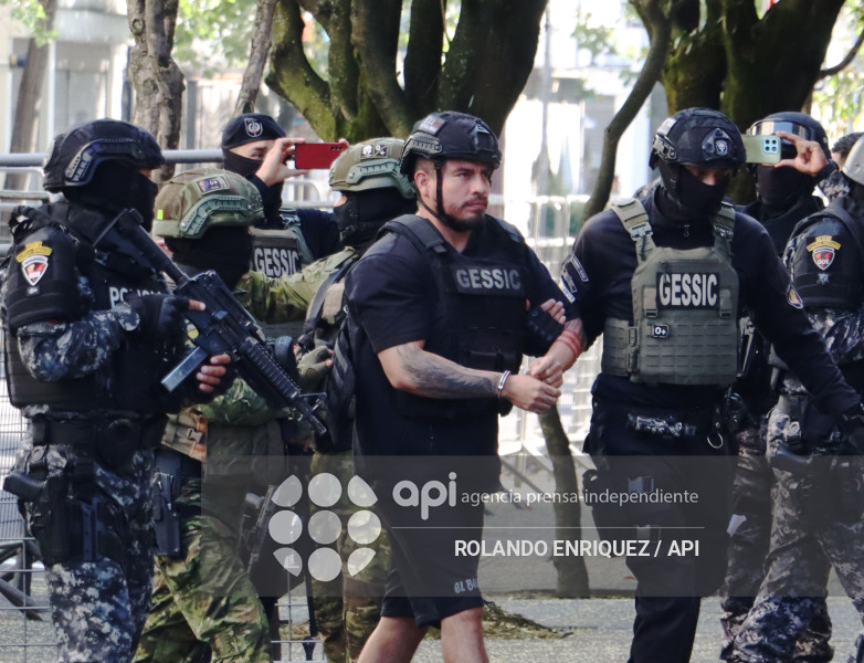 SALCEDO ACUDE A FISCALIA GENERAL