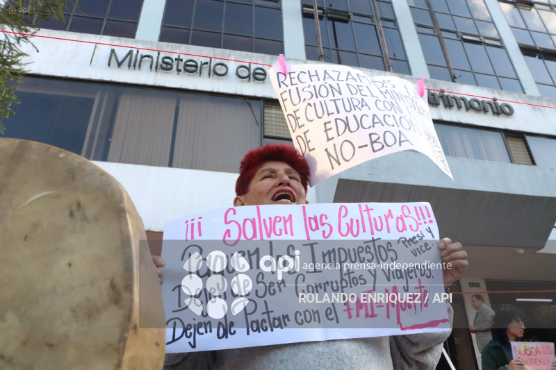 PROTESTA FUSION MINISTERIO CULTURA