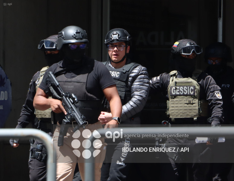 SALCEDO ACUDE A FISCALIA GENERAL