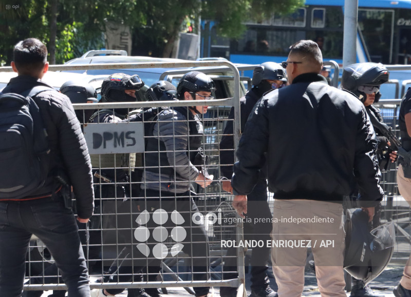 SALCEDO ACUDE A FISCALIA GENERAL