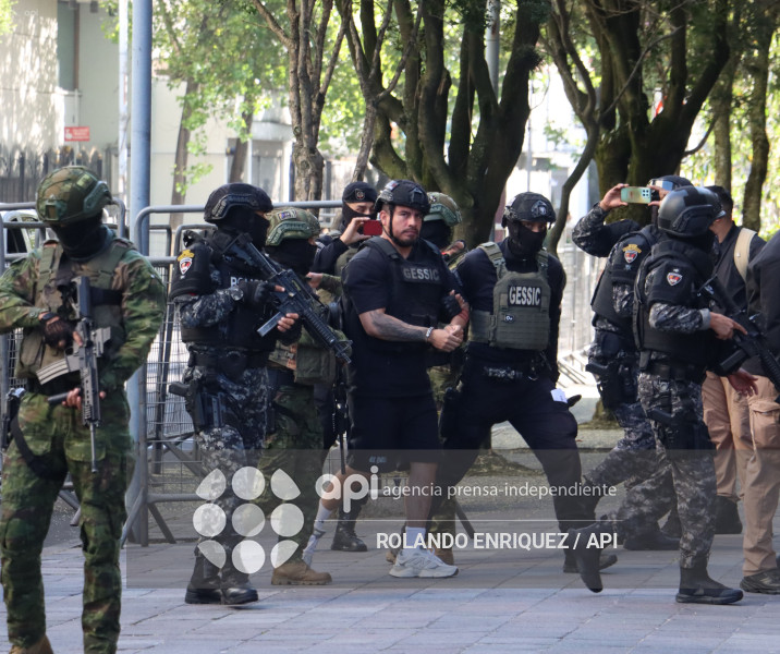 SALCEDO ACUDE A FISCALIA GENERAL