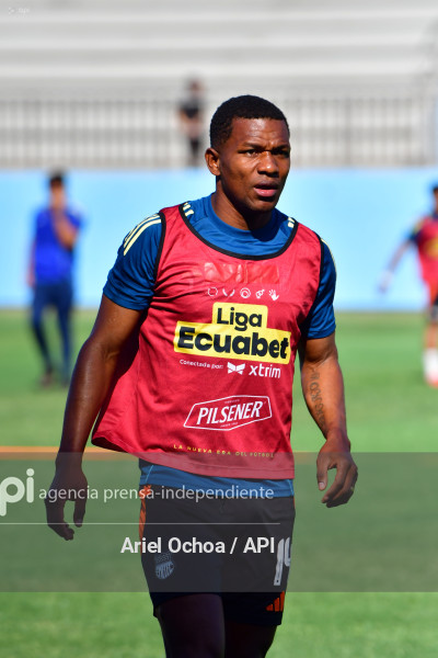 FBL-LIGAPRO-MANTA-EMELEC