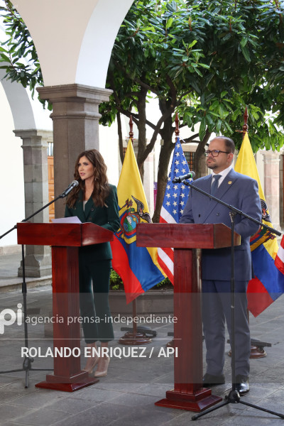 SECRETARIA DE EEUU CON PRESIDENTE NOBOA