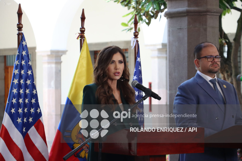 SECRETARIA DE EEUU CON PRESIDENTE NOBOA