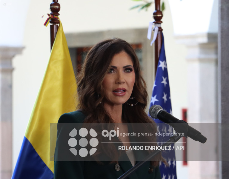 SECRETARIA DE EEUU CON PRESIDENTE NOBOA