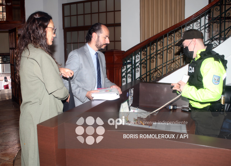 CUENCA-PREFECTURA PRESENTA DENUNCIA-FISCALIA