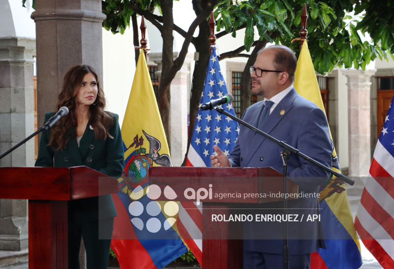 SECRETARIA DE EEUU CON PRESIDENTE NOBOA