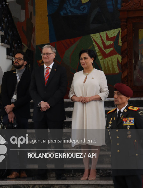 SECRETARIA DE EEUU CON PRESIDENTE NOBOA