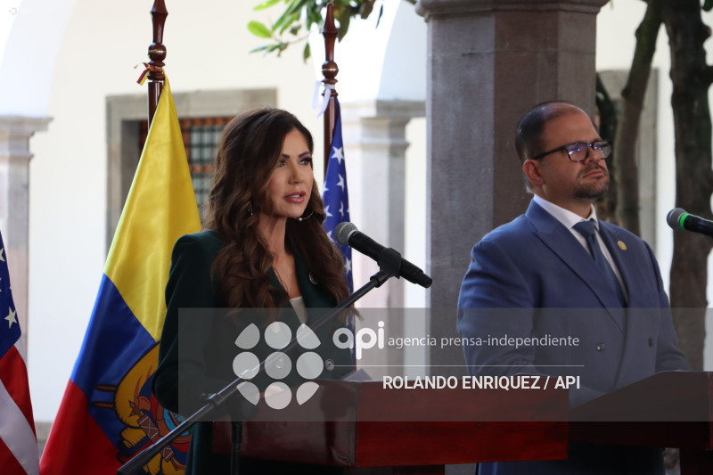 SECRETARIA DE EEUU CON PRESIDENTE NOBOA