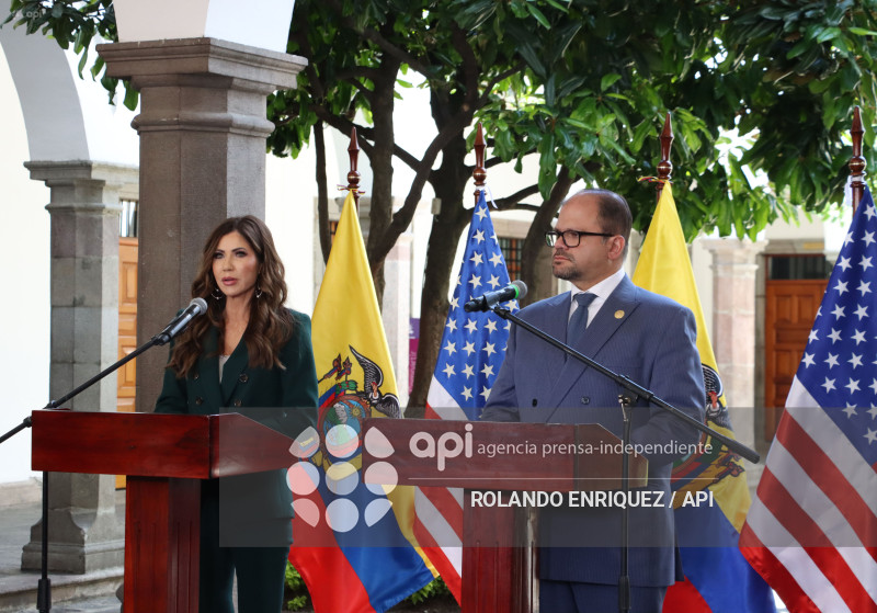 SECRETARIA DE EEUU CON PRESIDENTE NOBOA