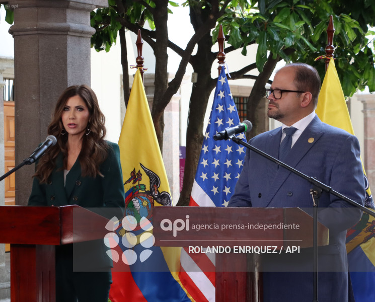 SECRETARIA DE EEUU CON PRESIDENTE NOBOA