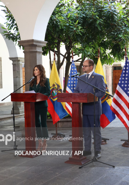 SECRETARIA DE EEUU CON PRESIDENTE NOBOA