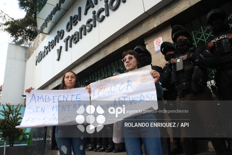 MARCHAS Y PLANTONES MINISTERIOS