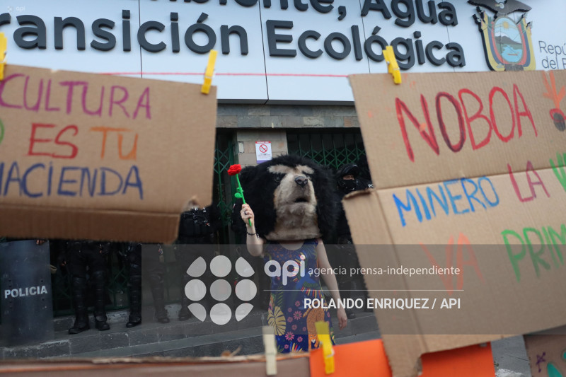 MARCHAS Y PLANTONES MINISTERIOS