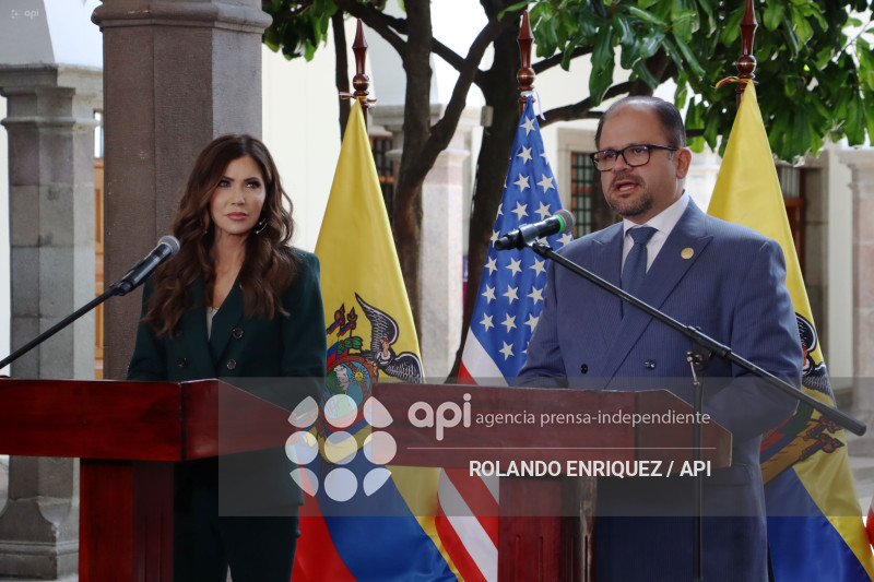 SECRETARIA DE EEUU CON PRESIDENTE NOBOA