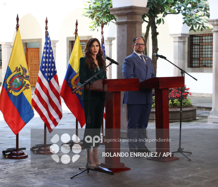 SECRETARIA DE EEUU CON PRESIDENTE NOBOA