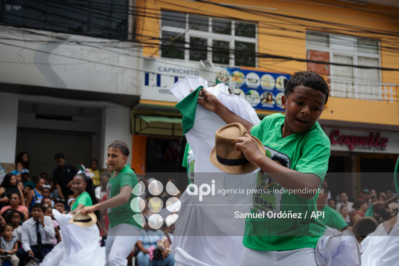 DESFILE CIVICO MILITAR ESMERALDAS