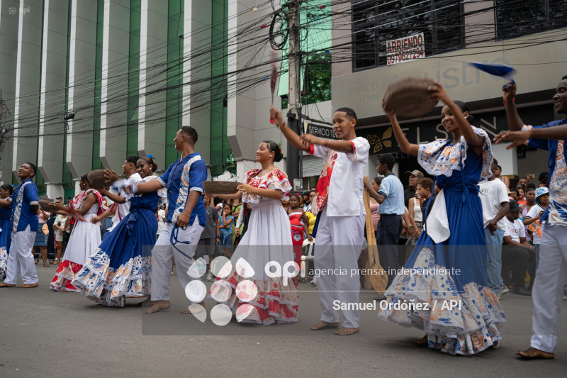 DESFILE CIVICO MILITAR ESMERALDAS