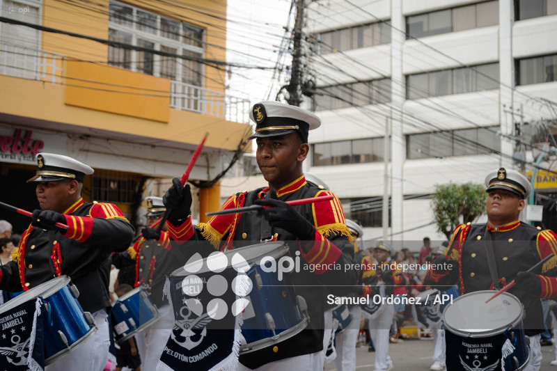 DESFILE CIVICO MILITAR ESMERALDAS