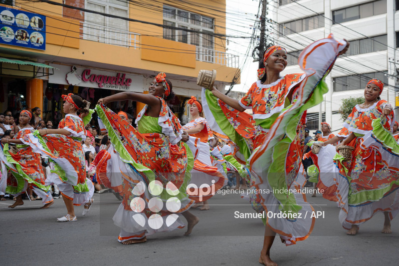 DESFILE CIVICO MILITAR ESMERALDAS