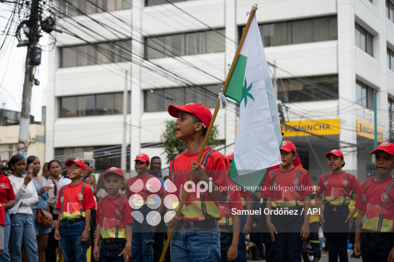 DESFILE CIVICO MILITAR ESMERALDAS