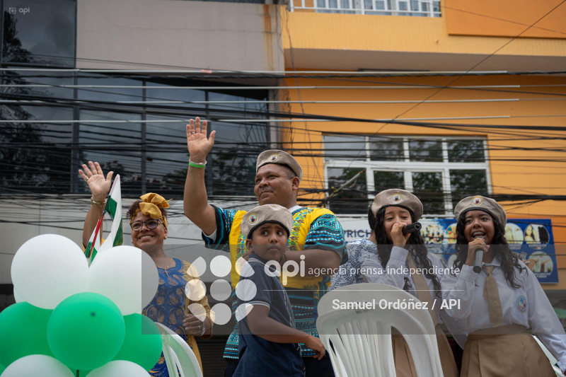 DESFILE CIVICO MILITAR ESMERALDAS