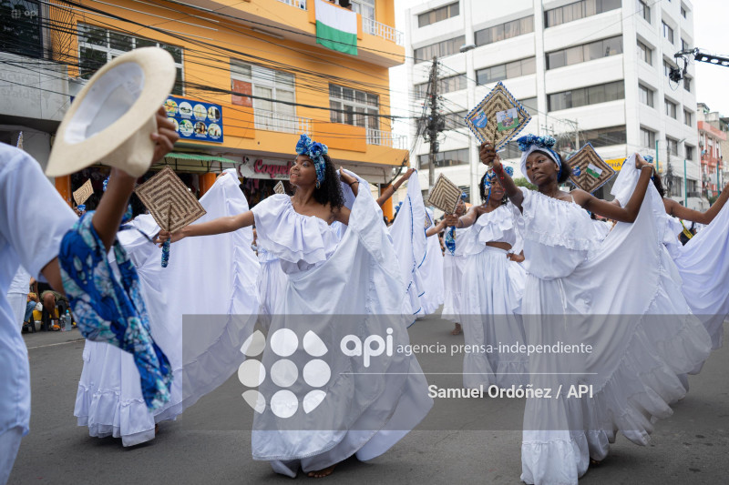 DESFILE CIVICO MILITAR ESMERALDAS