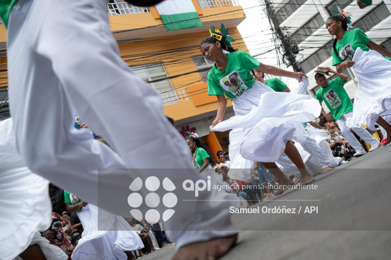 DESFILE CIVICO MILITAR ESMERALDAS