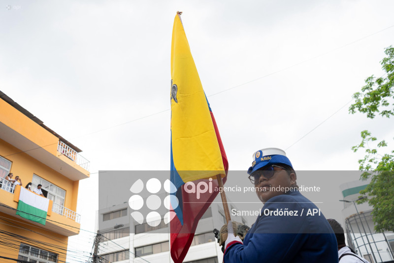 DESFILE CIVICO MILITAR ESMERALDAS