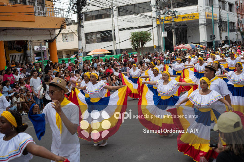 DESFILE CIVICO MILITAR ESMERALDAS