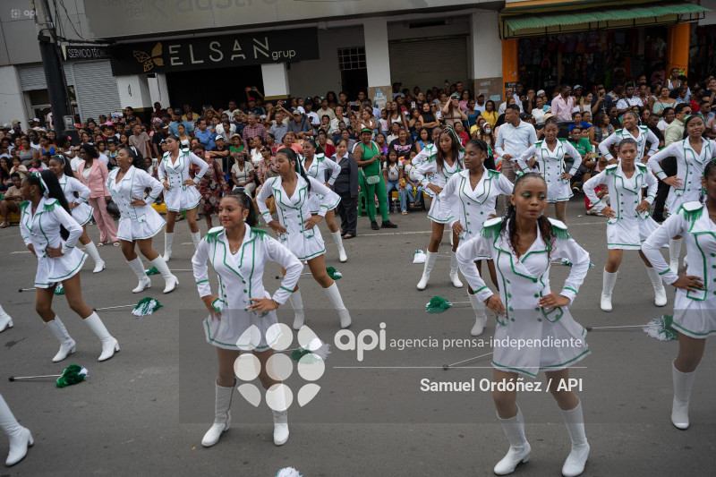 DESFILE CIVICO MILITAR ESMERALDAS