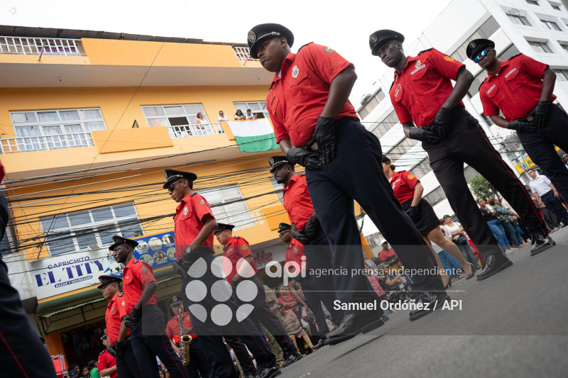 DESFILE CIVICO MILITAR ESMERALDAS