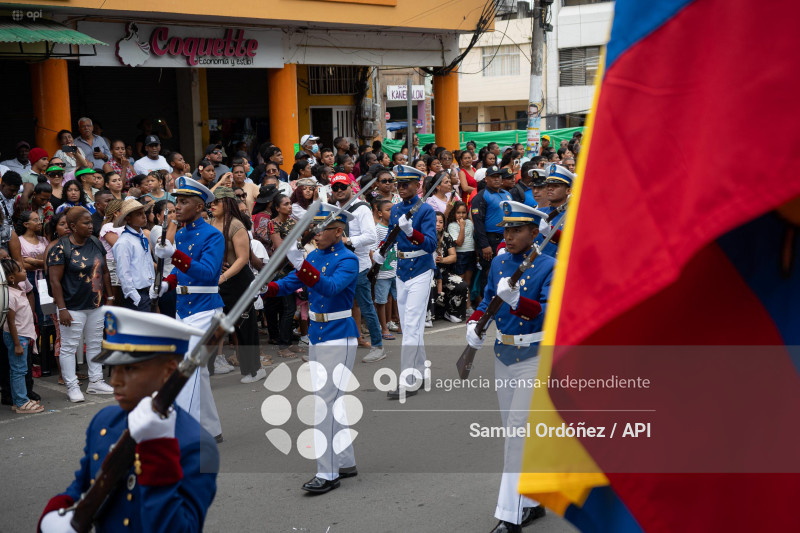 DESFILE CIVICO MILITAR ESMERALDAS