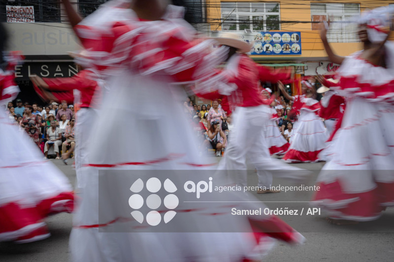 DESFILE CIVICO MILITAR ESMERALDAS