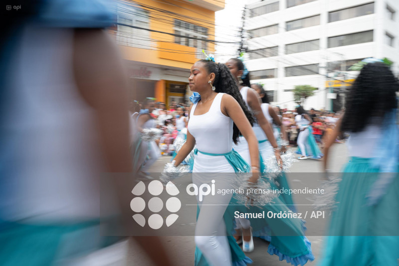 DESFILE CIVICO MILITAR ESMERALDAS