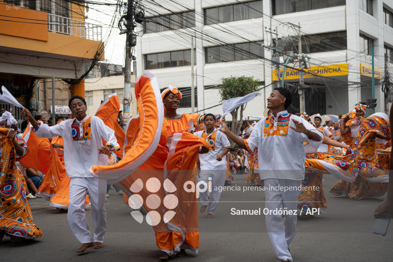 DESFILE CIVICO MILITAR ESMERALDAS