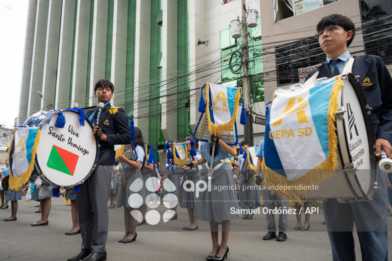 DESFILE CIVICO MILITAR ESMERALDAS