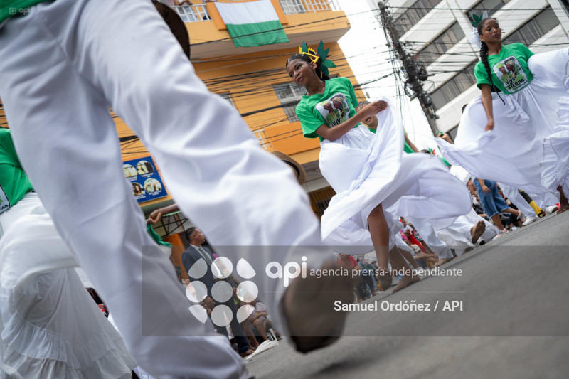 DESFILE CIVICO MILITAR ESMERALDAS