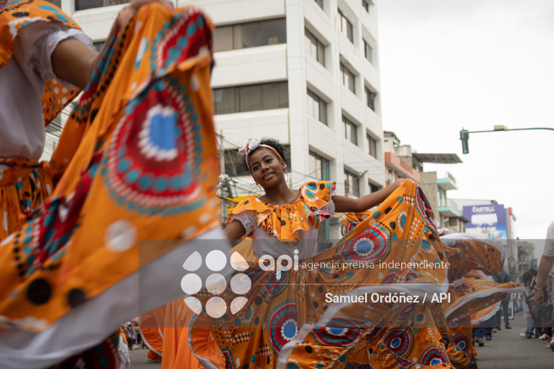 DESFILE CIVICO MILITAR ESMERALDAS